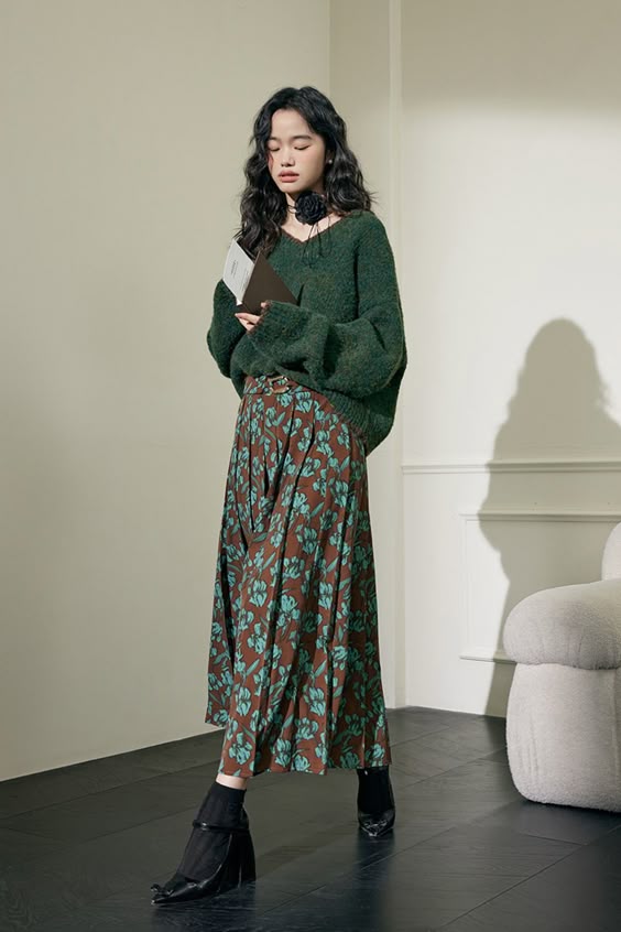 16. Effortless Elegance with Earthy Floral Charm