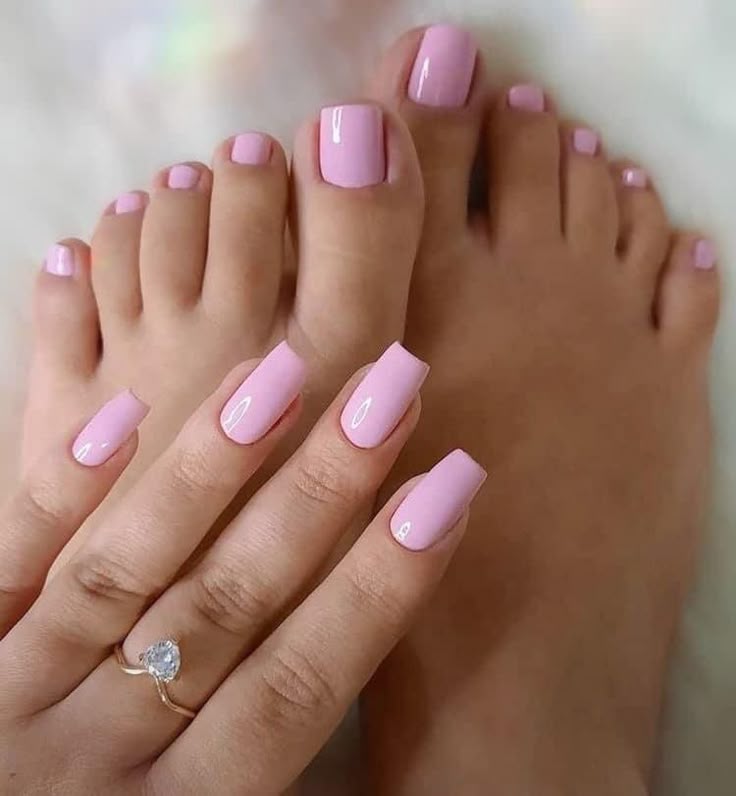light pink toe nails