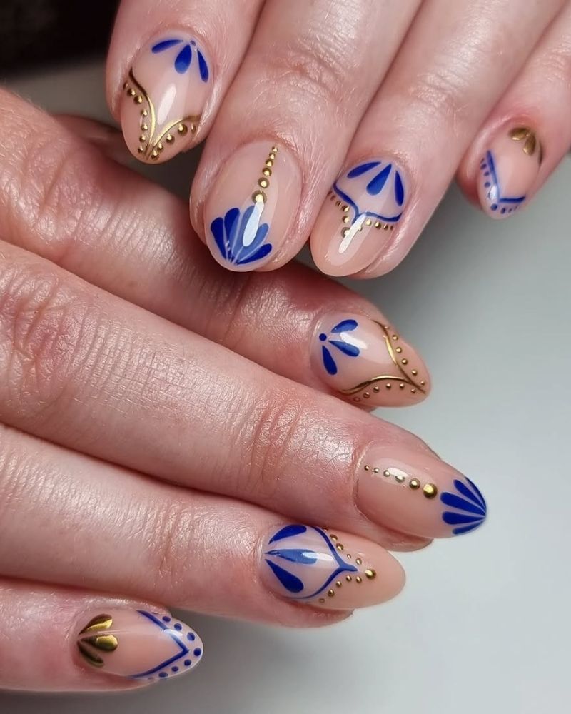blue nails short, blue nail art, light blue nail art