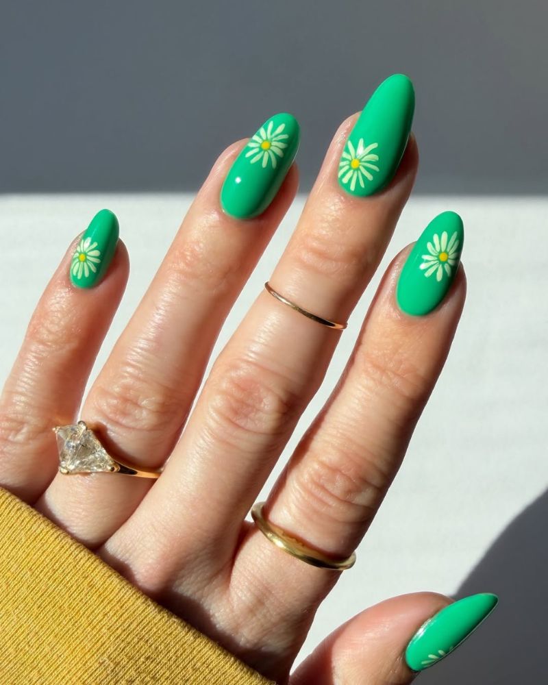bright green nails for spring manicure