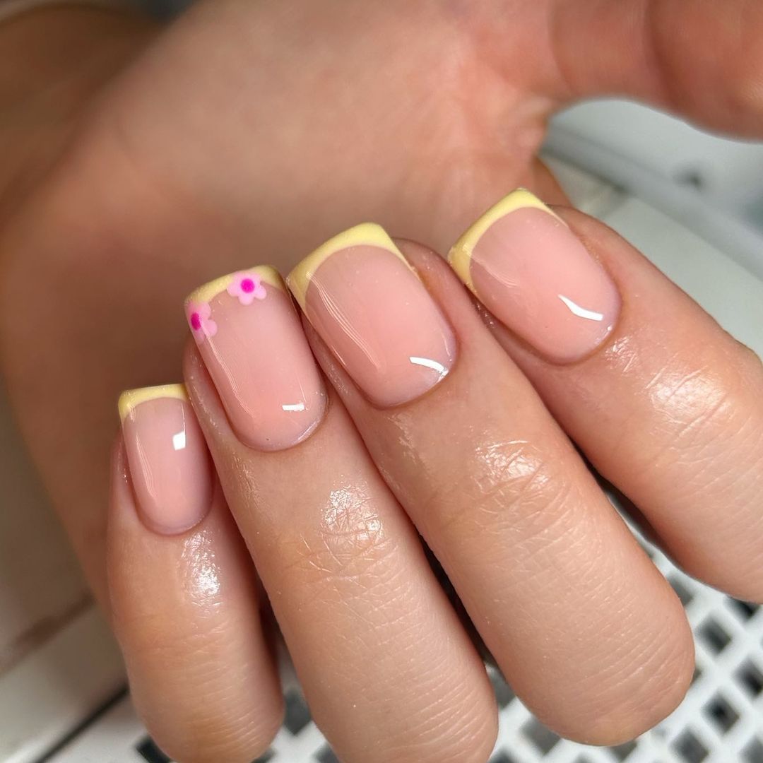 Peach and yellow ice cream inspired nails with tiny flowers