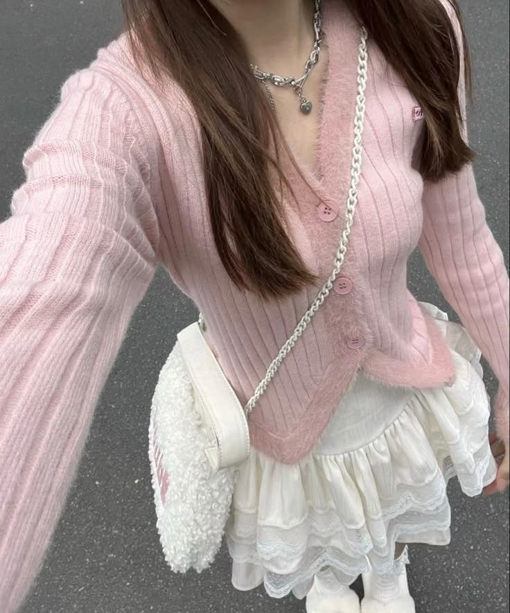 17. Effortless Elegance in Pastel Layers
