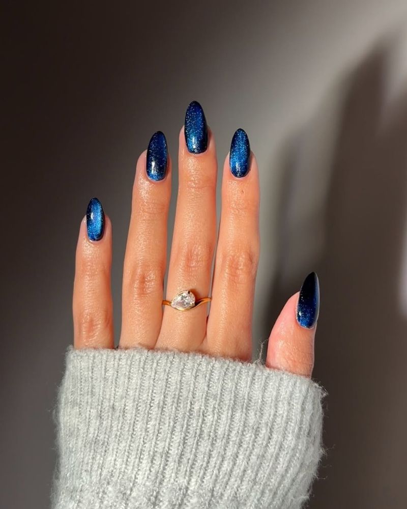 cat eye nails, magnetic blue nail polish