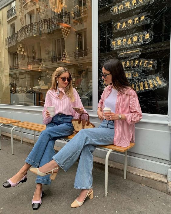 30. Effortless Pastel Layers for a Chic Spring Stroll