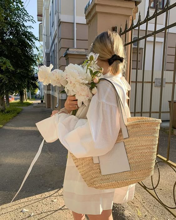 29 Chic Beige Spring Outfits to Elevate Your Wardrobe