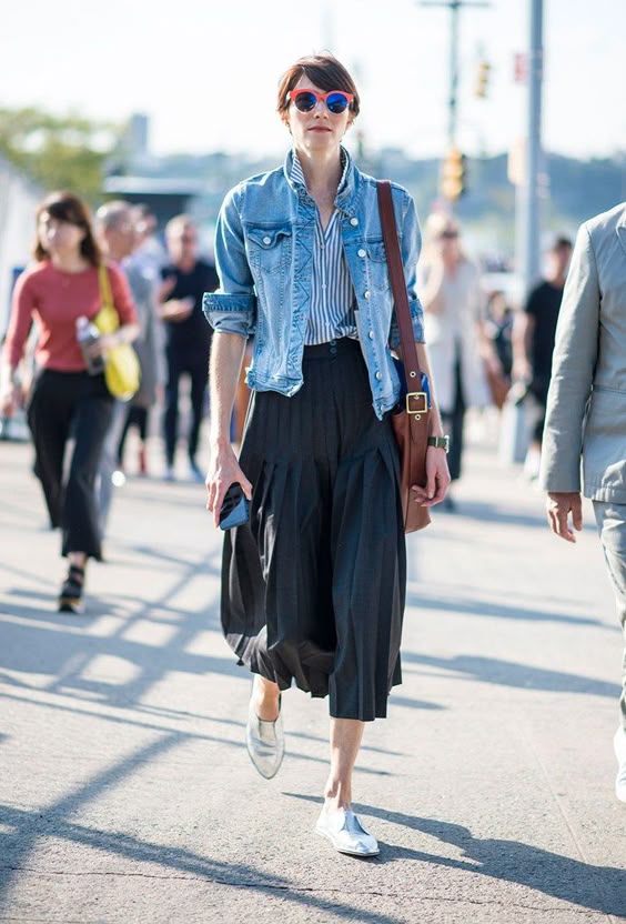 14. Effortless Denim Layers Meet Chic Spring Energy