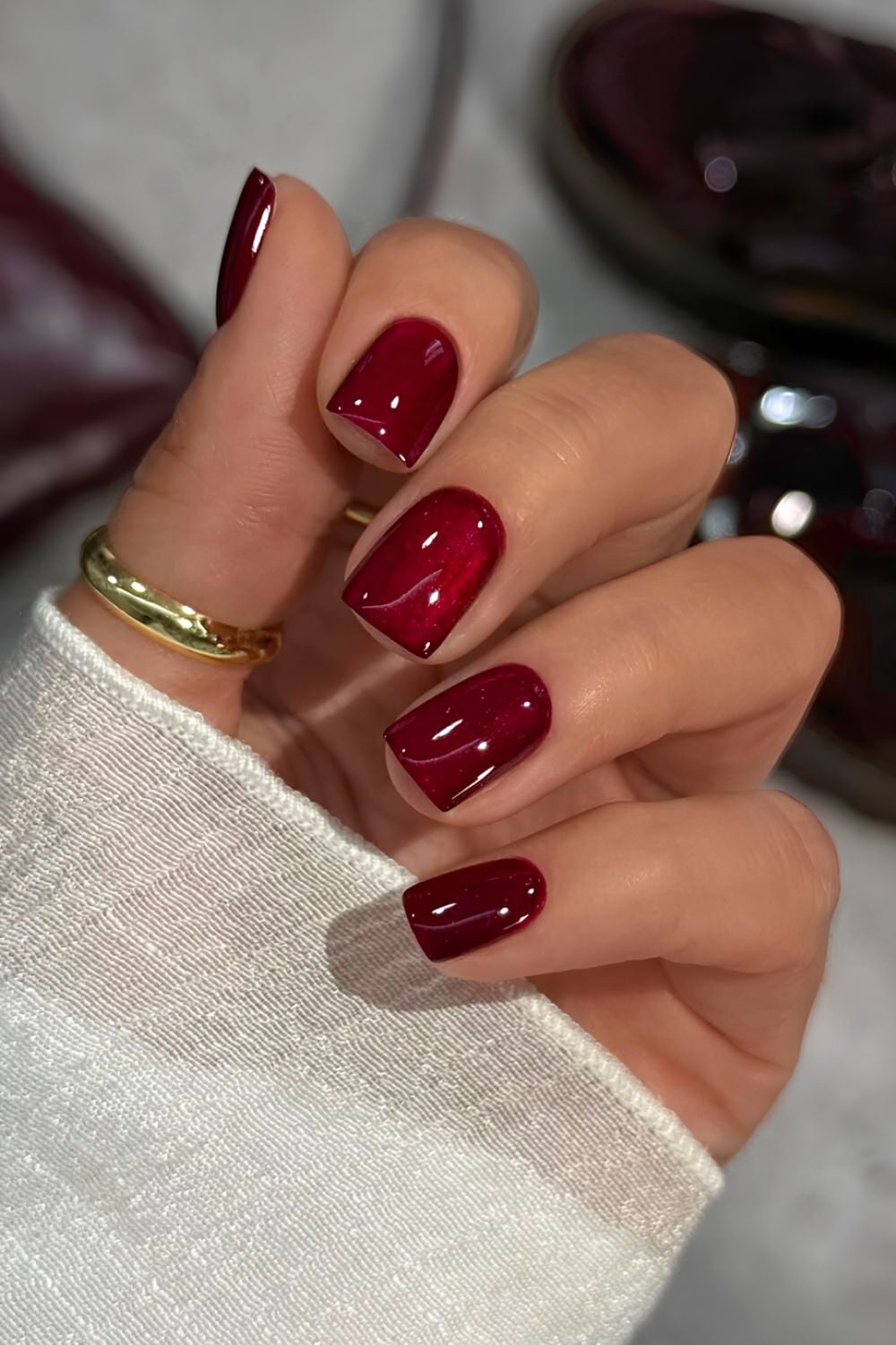 Red cat-eye nails