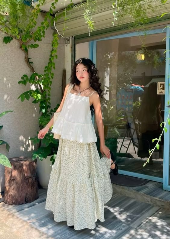 35. Effortless Elegance in a Flowing Floral Ensemble