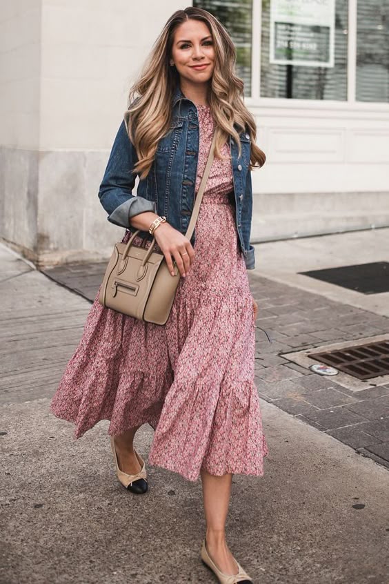 27. Effortless Elegance: A Denim Twist on Floral Spring Style