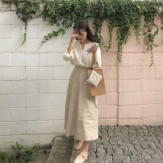 11. Effortless Elegance in Neutral Tones for Spring