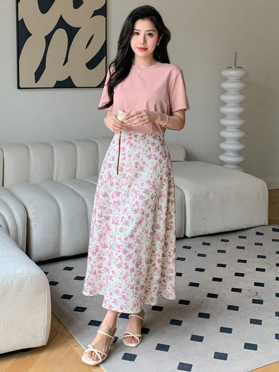 23. Effortless Elegance in Pastel Florals