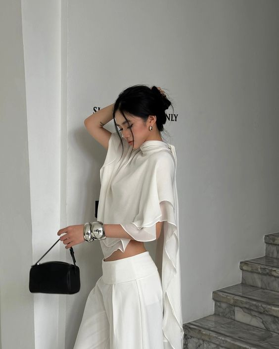 28. Effortless Elegance: The Breezy White Drape for Spring