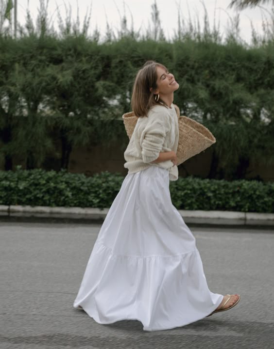 23. Effortless Elegance: A Cozy White Spring Look