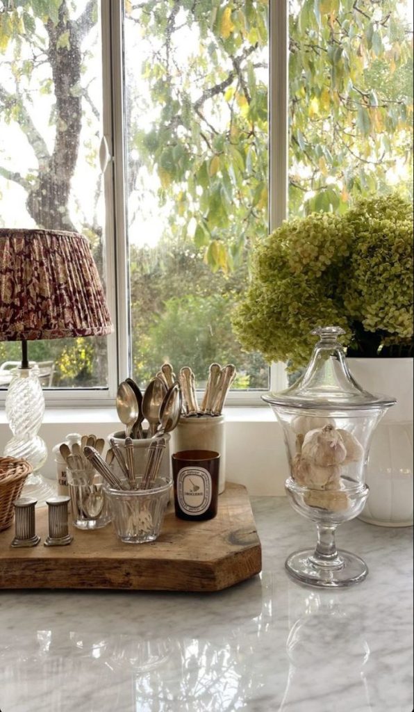 Warm lighting in a cozy Nancy Meyers kitchen