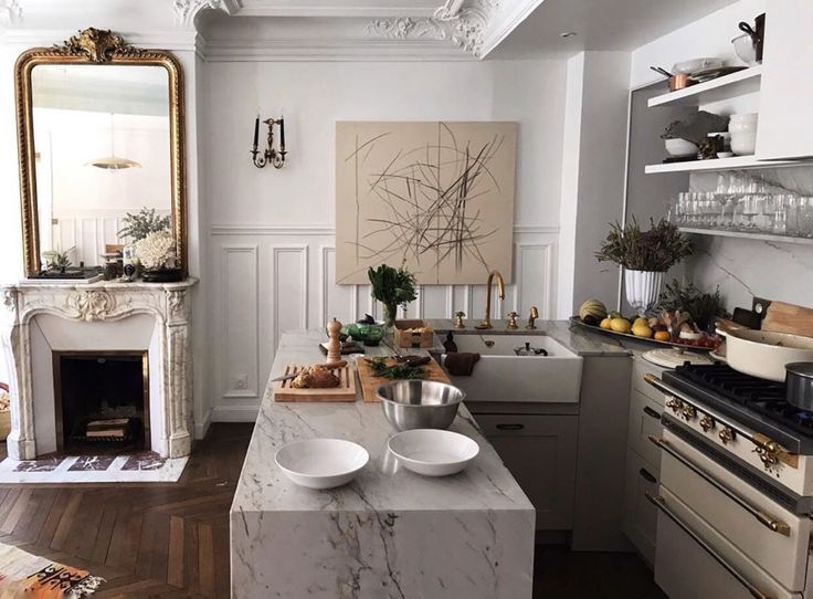 Vintage charm in a Nancy Meyers kitchen