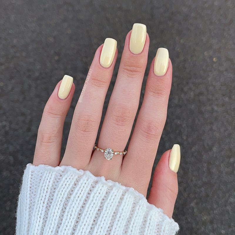Creamy Butter Yellow Nails