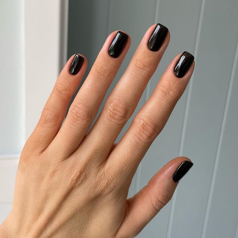 Glossy Black Short Nails