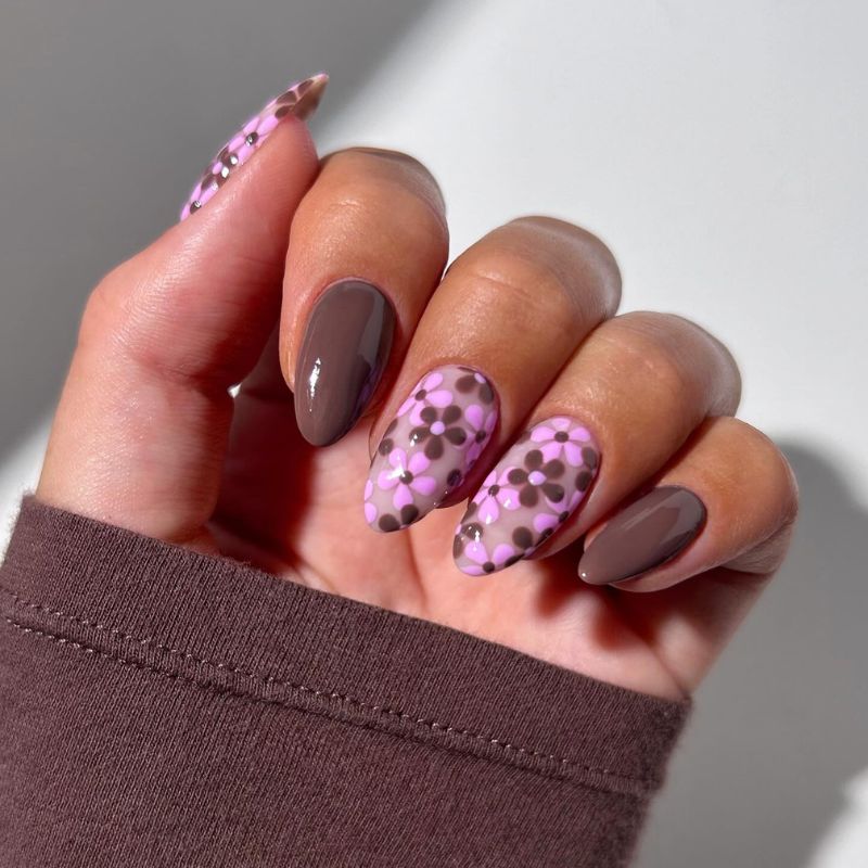 Mauve and Daisy Sheer Accent Nails