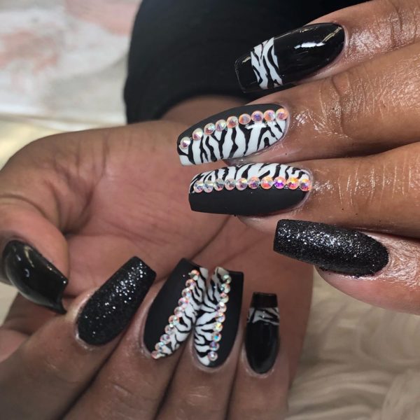 @ashe.nails zebra print nails