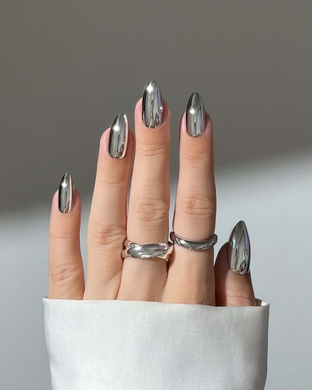 trendy metallic silver nails
