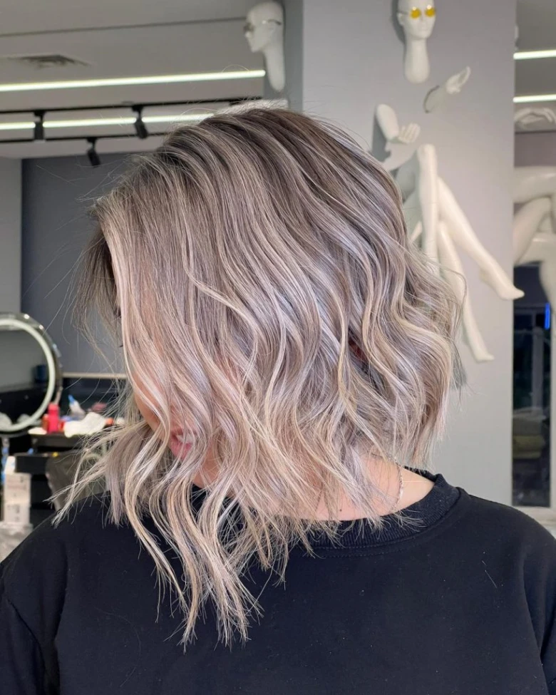 Minimalist Wavy Bob