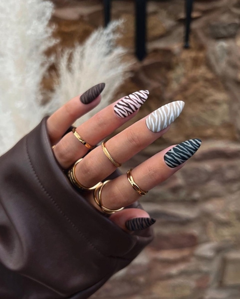 @rebeccanailartist