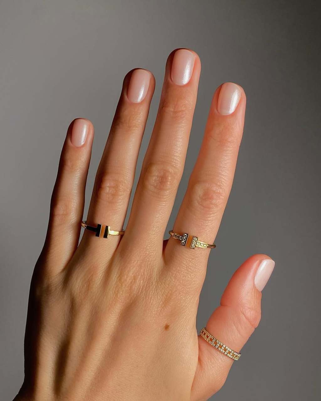 trendy short shimmery glazed simple nails